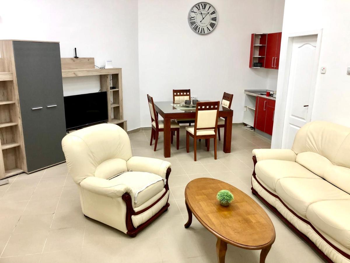 Apartment Tesla Pancevo Bagian luar foto