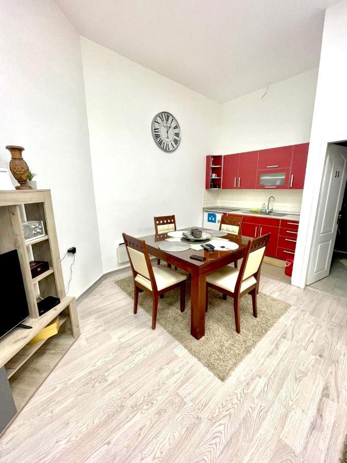 Apartment Tesla Pancevo Bagian luar foto